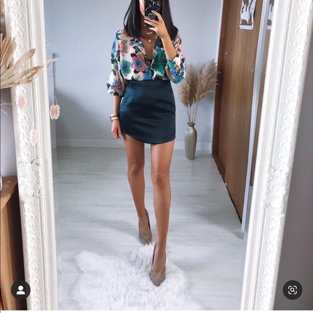Zara mini skirt bloggers fav